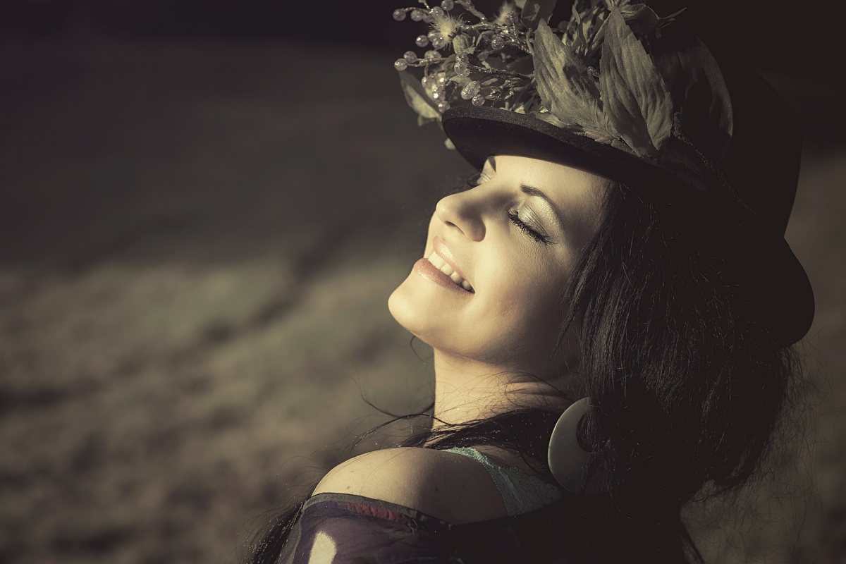 mujer sonriente sensaciones